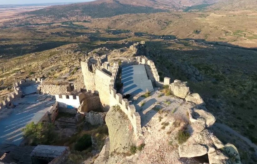 Castillo de Manqueospese, Spain
